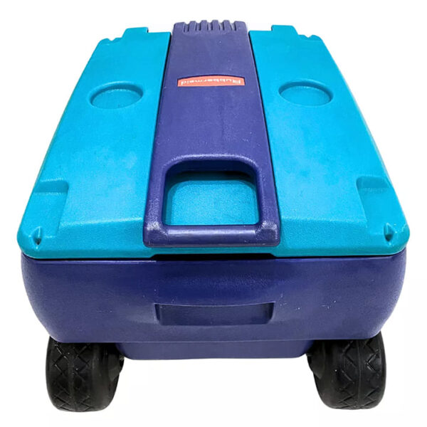 Cava Playera Con Ruedas De 63 Litros Rubbermaid
